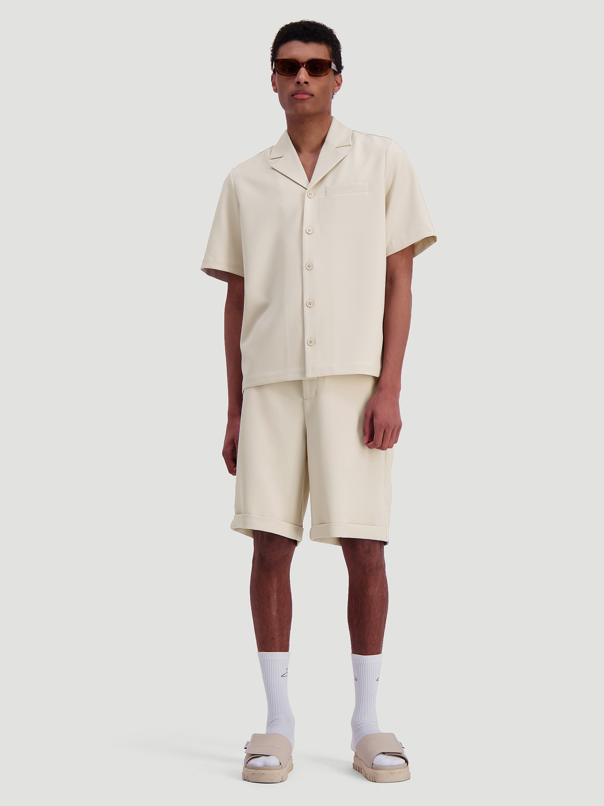 Temo Shorts Sand 4