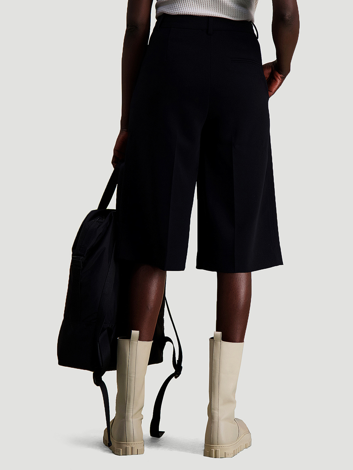 Angela Shorts Black 2