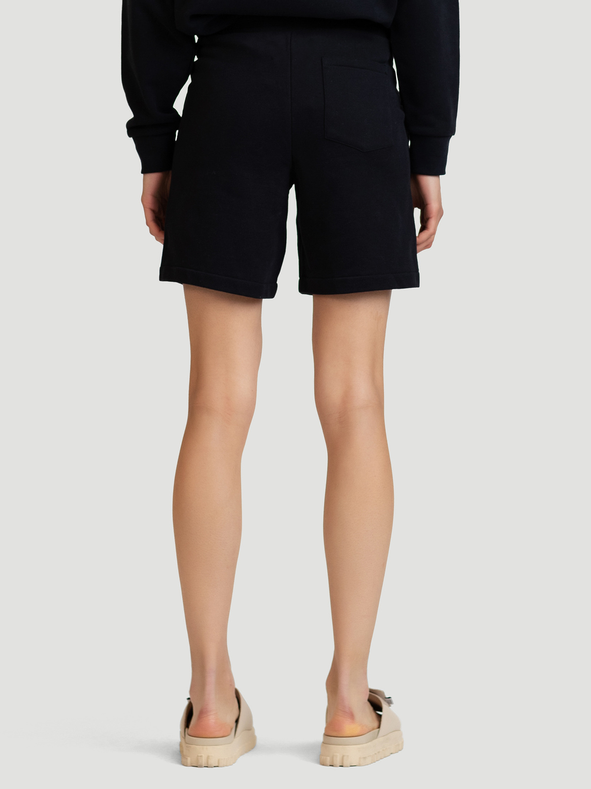 W. Oslo Shorts Black 3