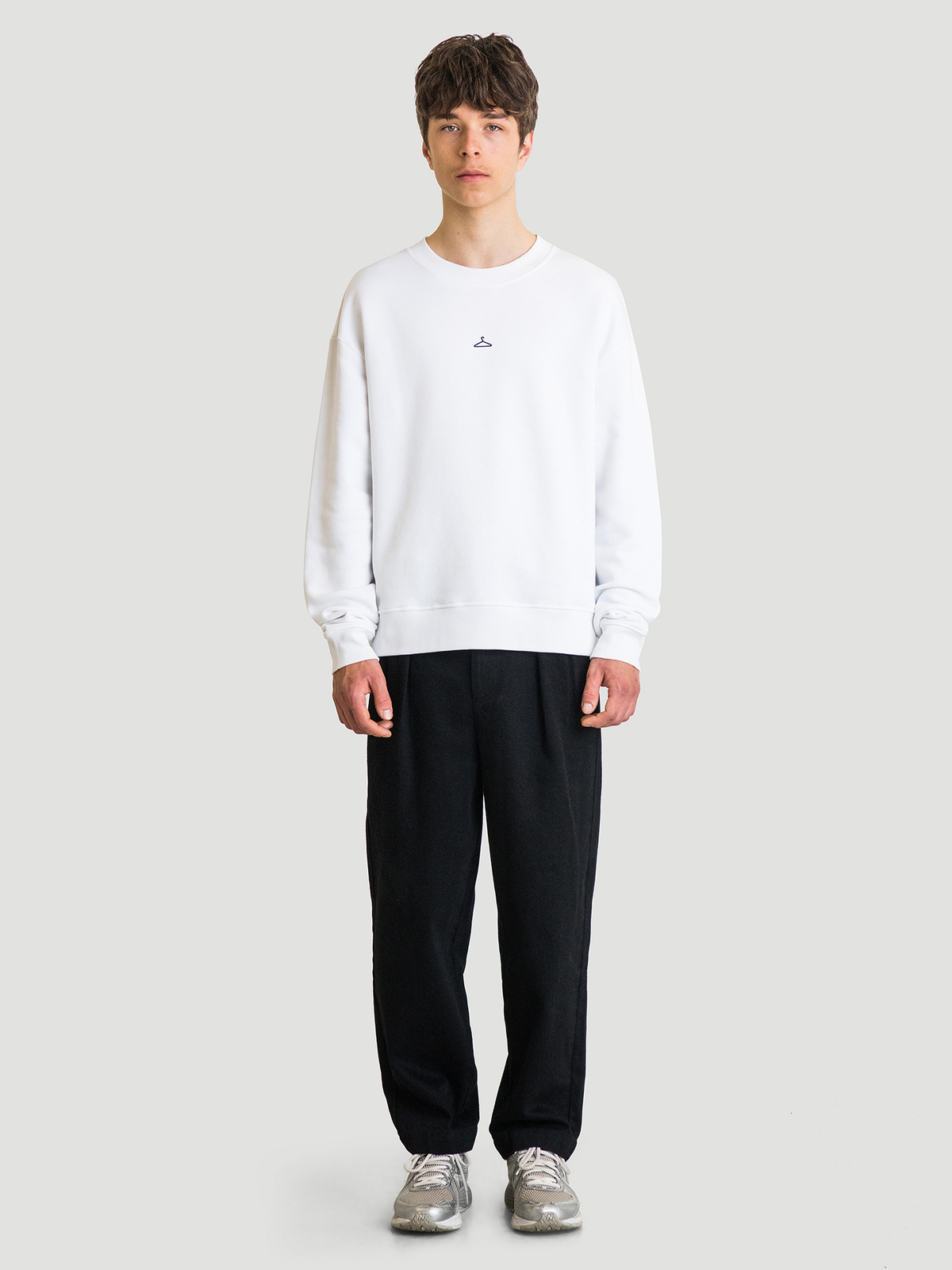 Hanger Crew White 6