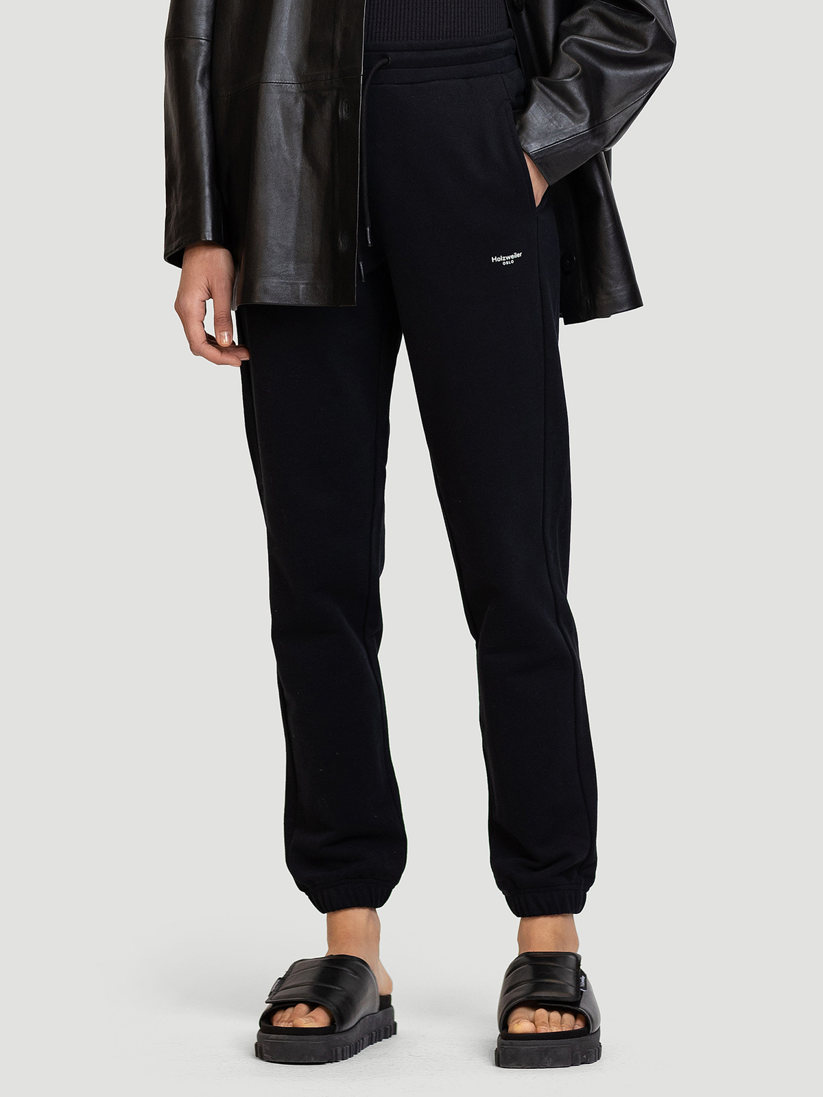 W. Oslo Sweat Trouser Black 4
