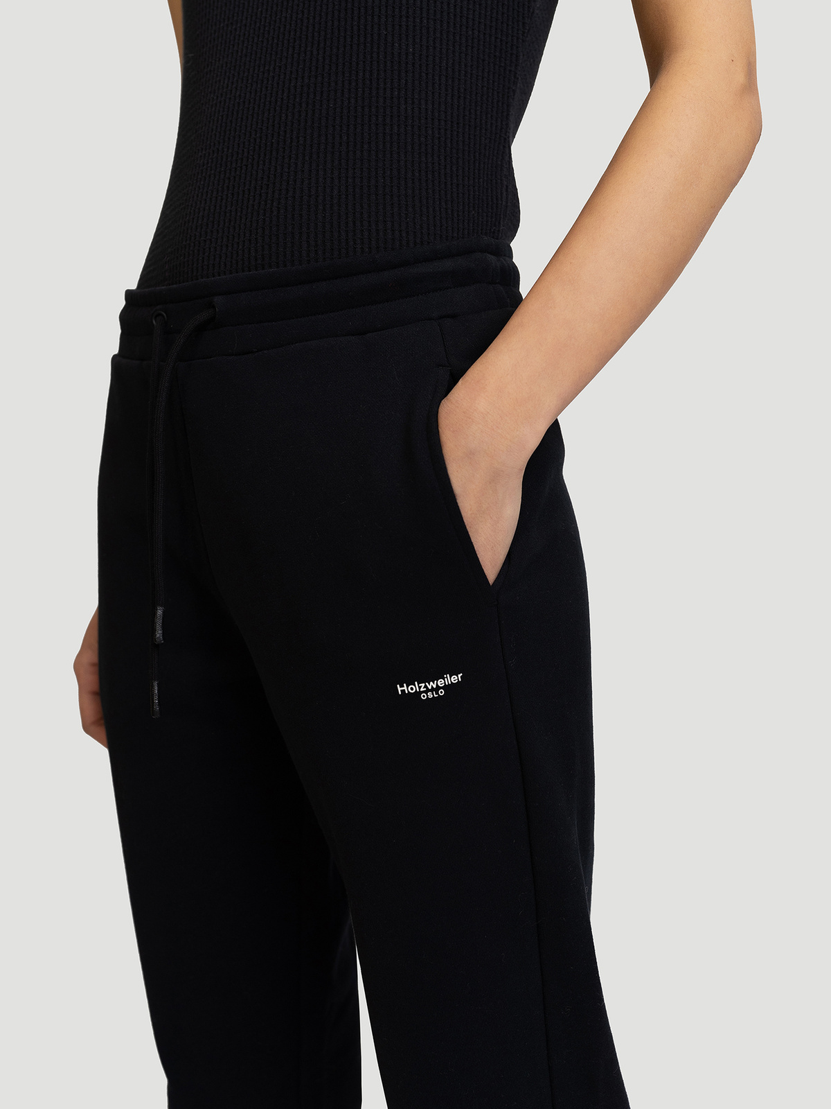 W. Oslo Sweat Trouser Black 2