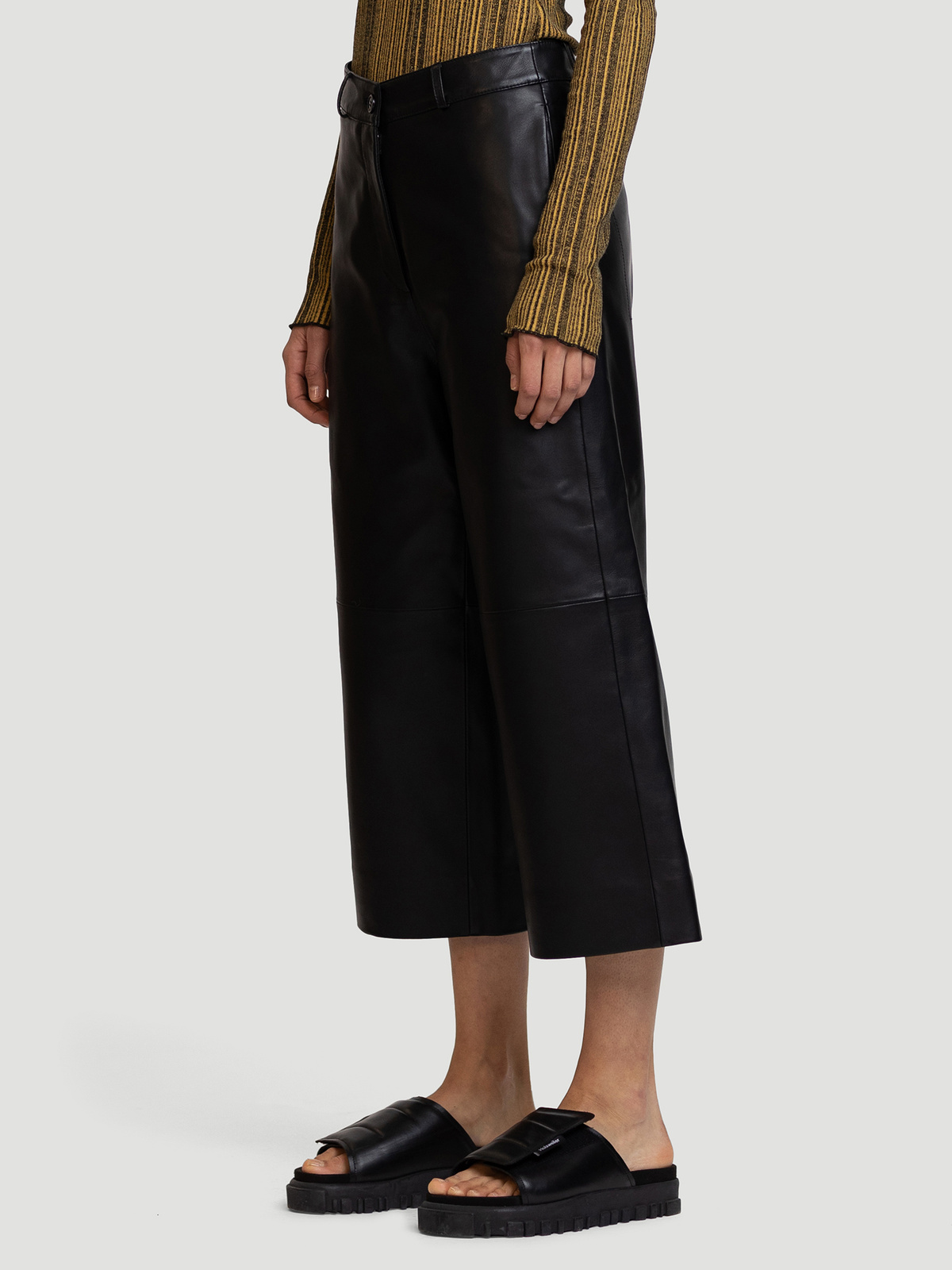 Celice Leather Shorts Black 4