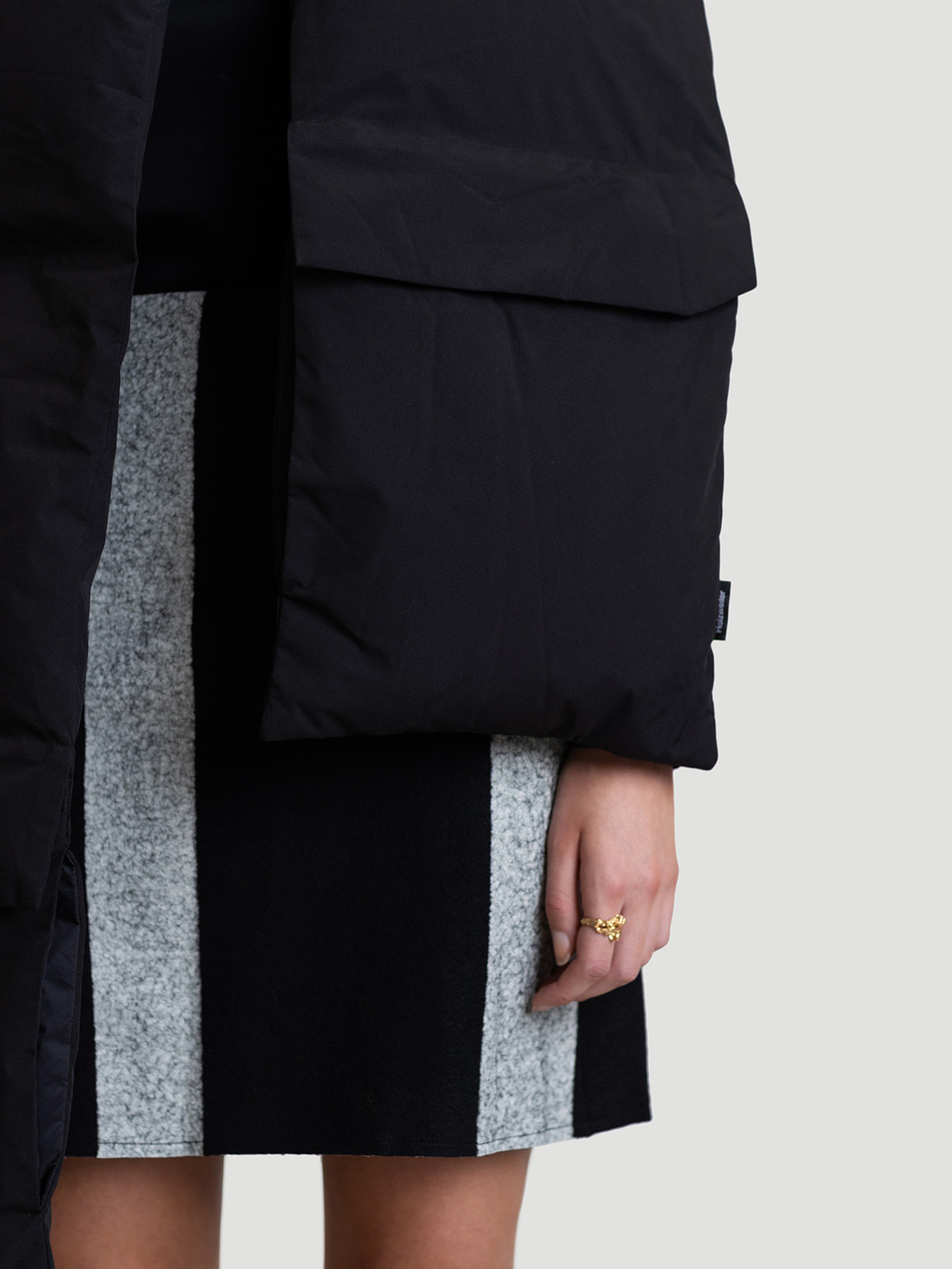 Alnes Down Scarf Black 1