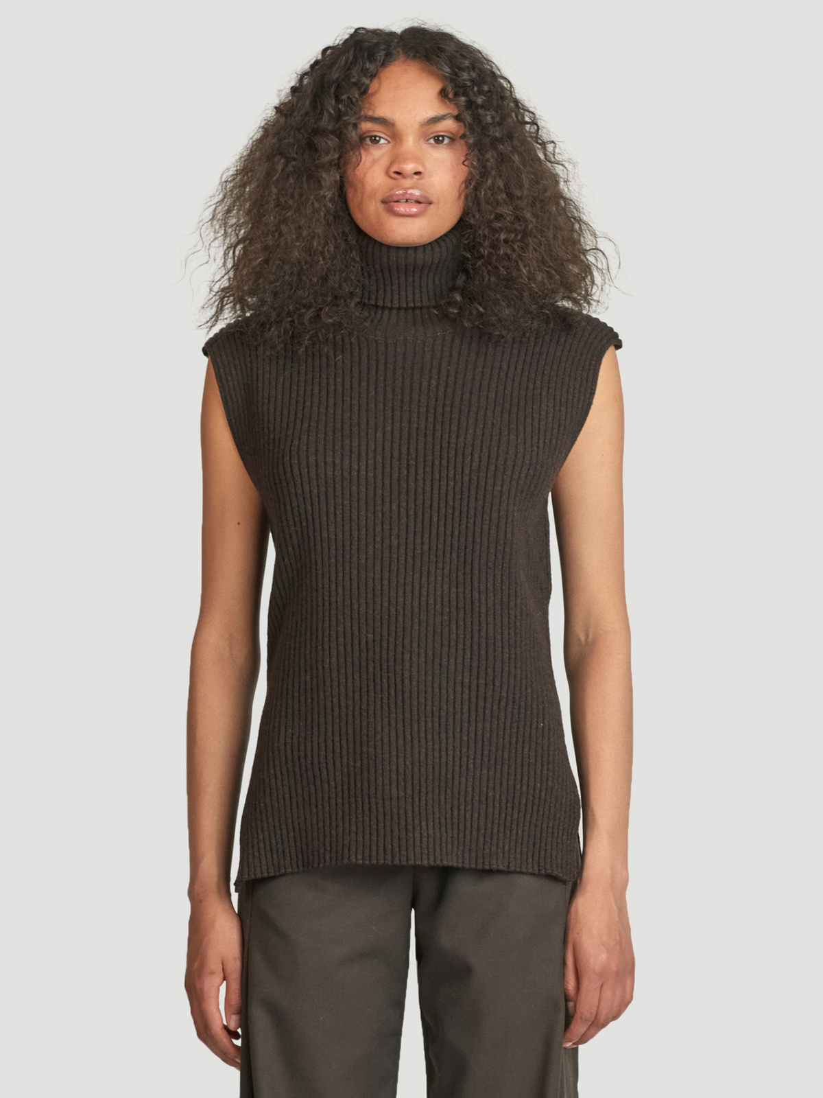 Justice Knit Vest Dk. Brown 1