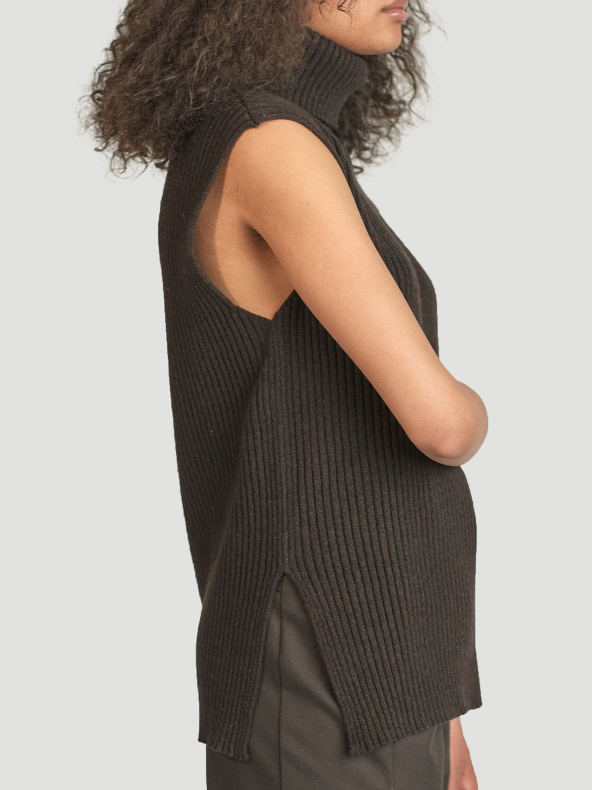 Justice Knit Vest Dk. Brown 3