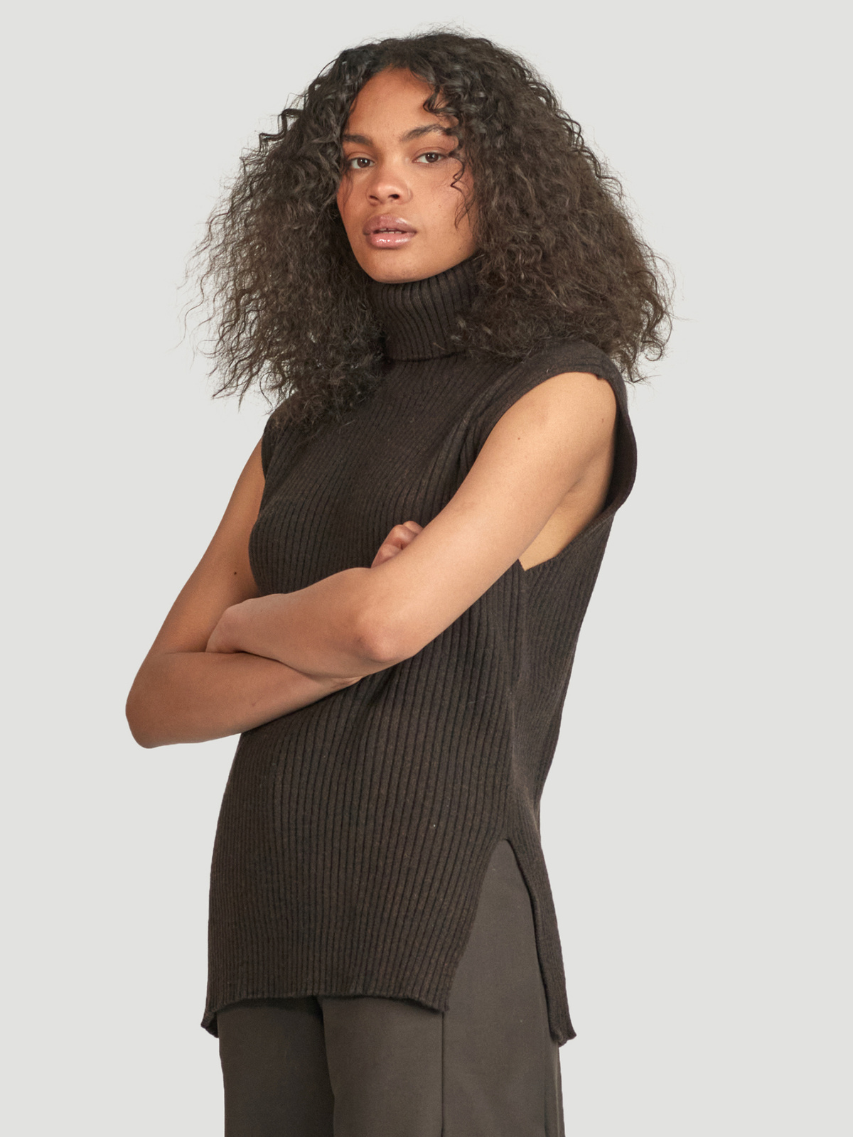 Justice Knit Vest Dk. Brown 2