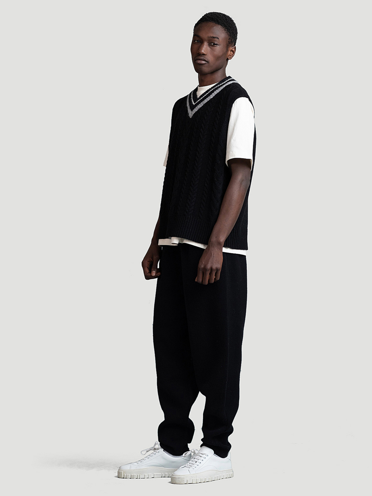 Luvi Vest Black 2
