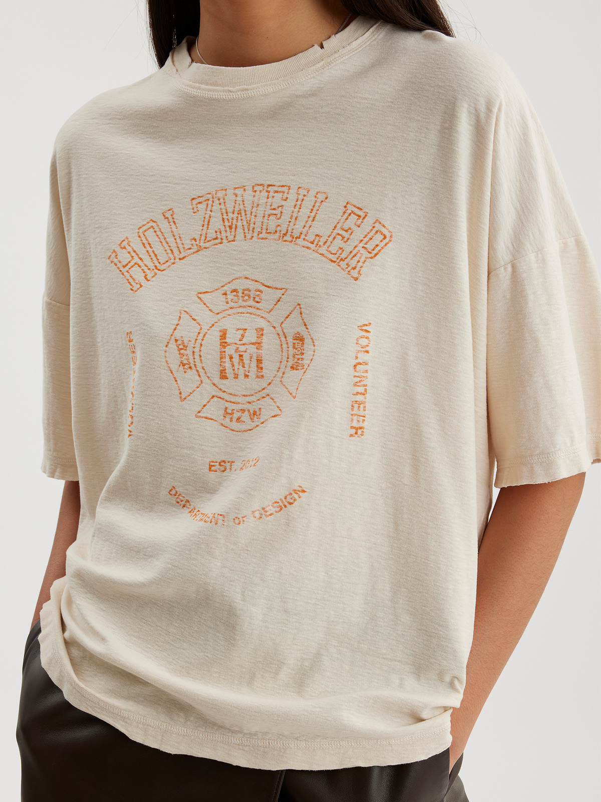 W. Wings Distressed Tee Ecru 3