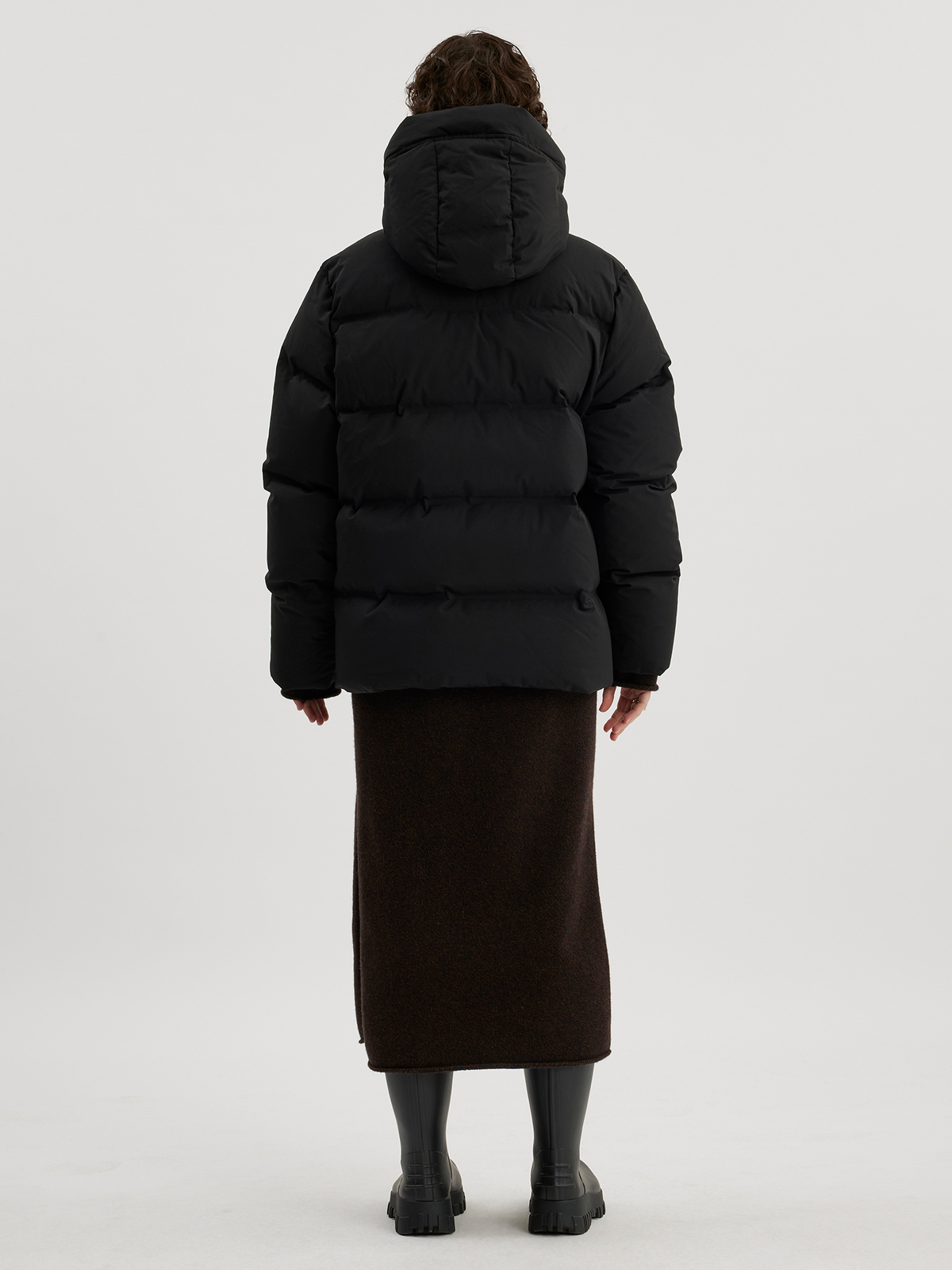 Besseggen Down Jacket Black 7