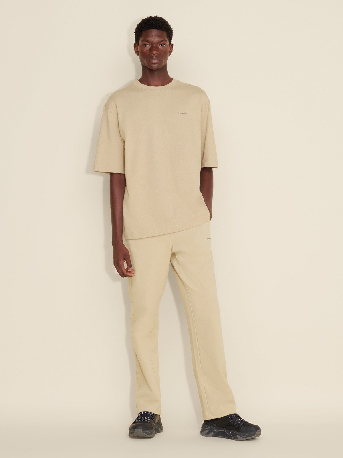 HELLO■Washed Doodle Typo Relaxed Fit 6Panel Cap_Khaki Relaxed Fit T-Shirt with Branding Print – PENSHOPPE