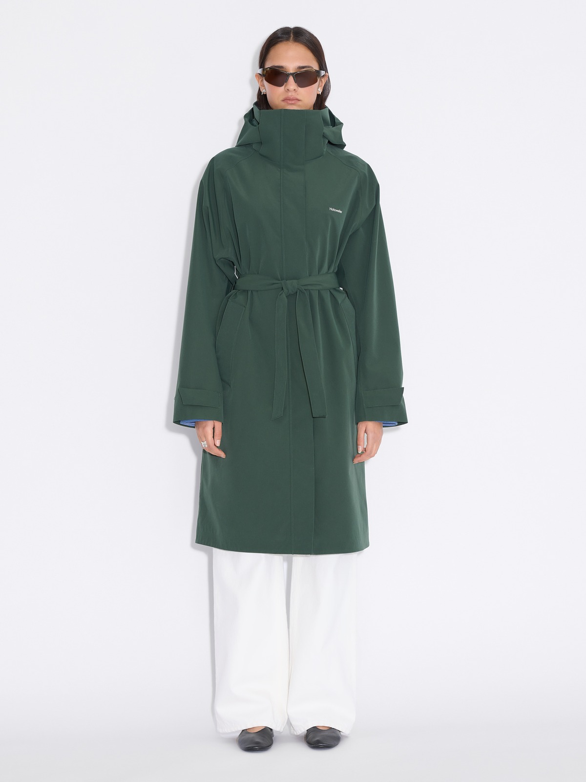 【XSサイズ】P.RHYTHM SMILE JACKET 女性着用 Flow Belted Rain Jacket - Dk. Green - Holzweiler