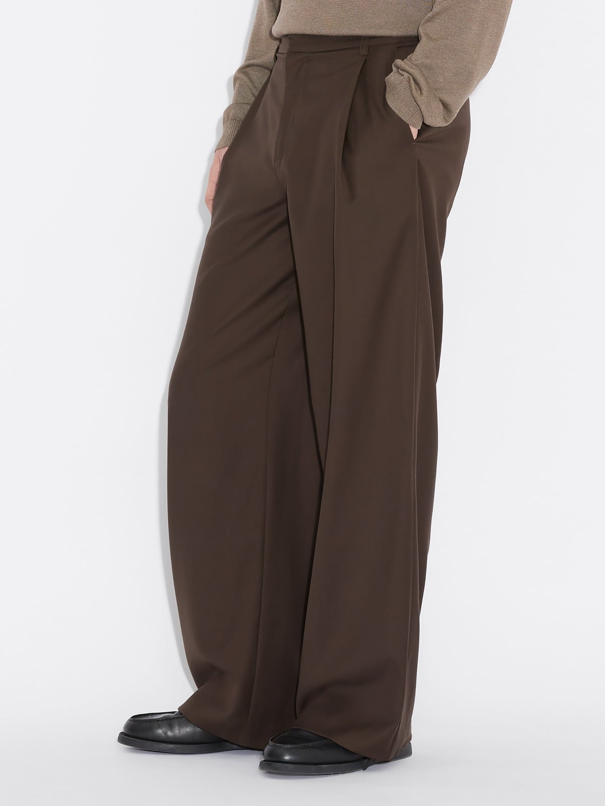 メンズウェア 8G SHOOT ONE TUCK WOOL BLEND PANTS BROWN Alex One Pleat Trousers - Brown - Holzweiler
